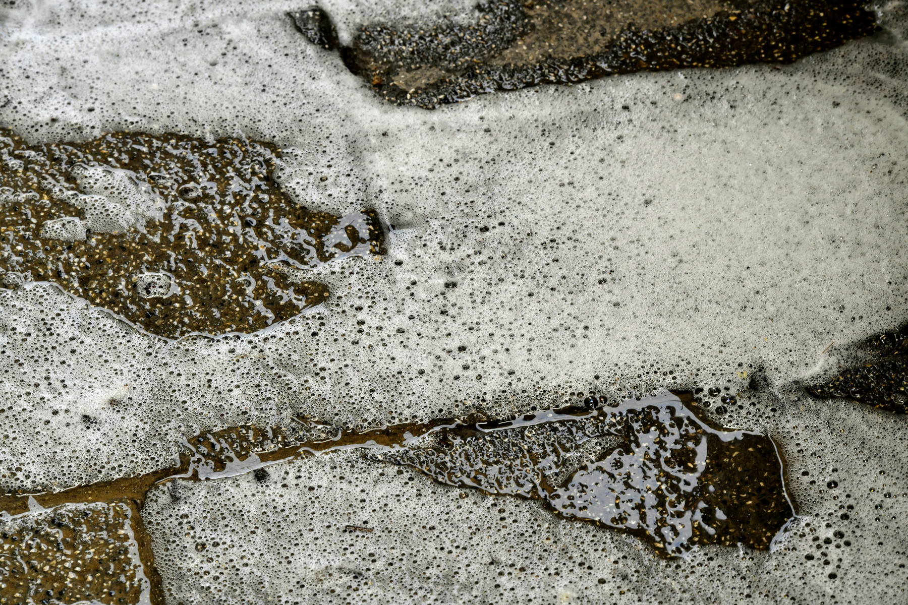 Flächenreiniger-Aufsatz auf Terrassenplatten